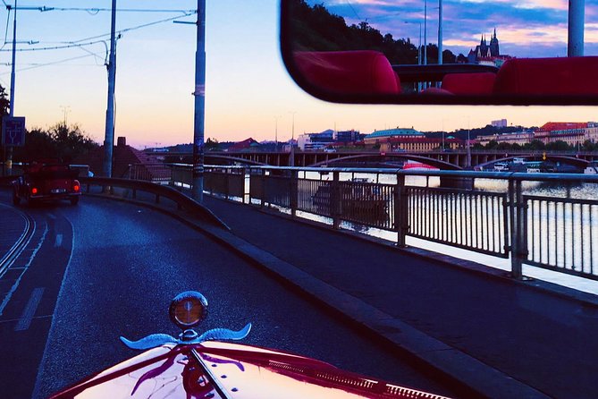 1,5 hour oldtimer convertible Prague sightseeing tour - The Signature Stops: Prague Castle to Charles Bridge in One Smart Loop
