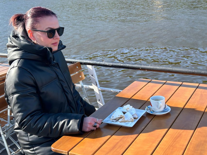 1 hour boat cruise with fragrant coffee and homemade strudel - Audio Guide and Onboard Experience: Easy When It’s Clear