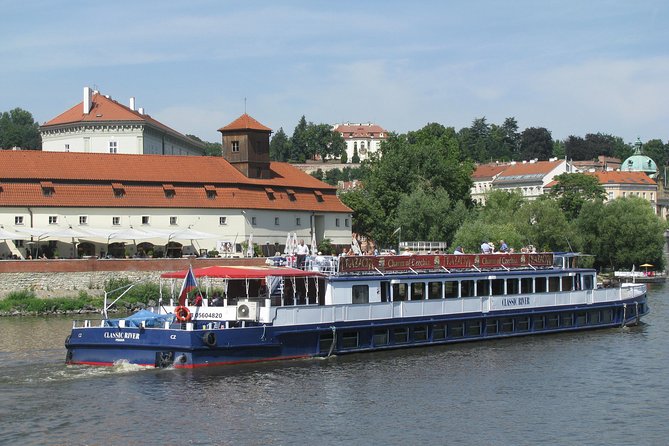 1 hour Prague Panoramic Vltava River sightseeing Cruise - Food and drinks onboard: what’s included, what costs extra
