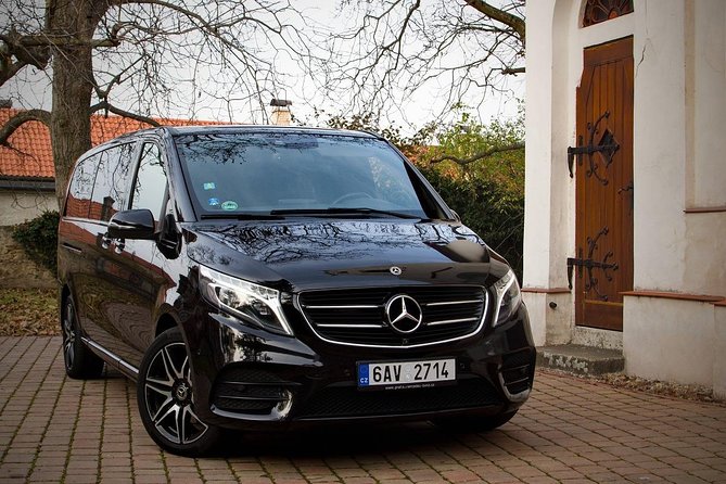 1-way Prague to Vilshofen private transfer - up to 7 passengers - Inside the Mercedes-Benz ride: what comfort looks like