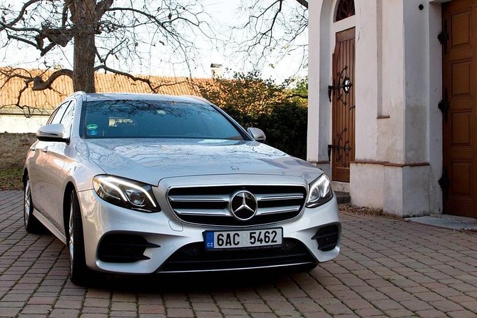 1-way Prague to Vilshofen private transfer - up to 7 passengers - Timing, distance, and why the 15-minute breaks help