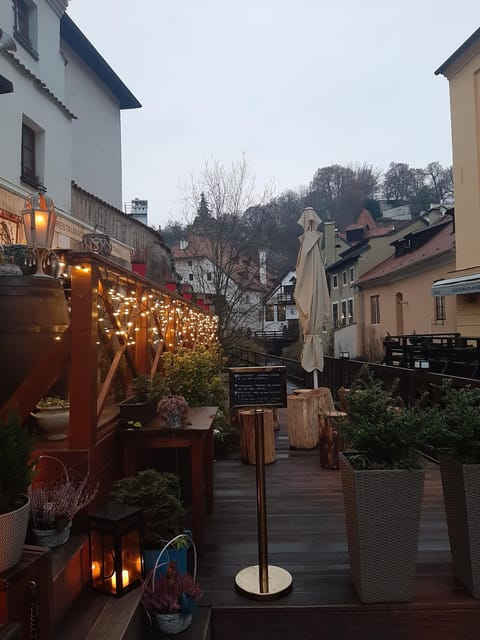 1000 years of history! Evening walking foodie tour - Meeting at Prague Castle, then easing into Old Town streets