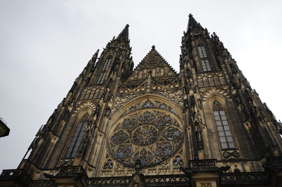 3-Hour Prague Castle & Interiors Tour - Language and group size: what can affect your pace