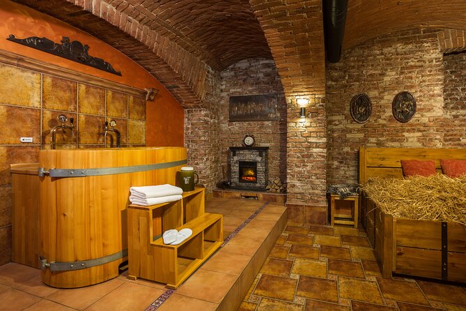 Beer bath Spa for 2 people/ 1 tub - 1,5 hour Activity in Prague - Getting set up: the room, the tub, and that first cold beer