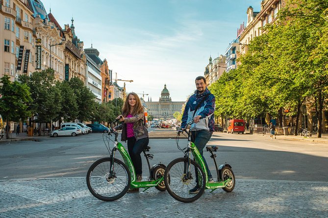 Best Prague Viewpoints: Guided E-Scooter Tour - Meeting point, timing, and how the scooter start works