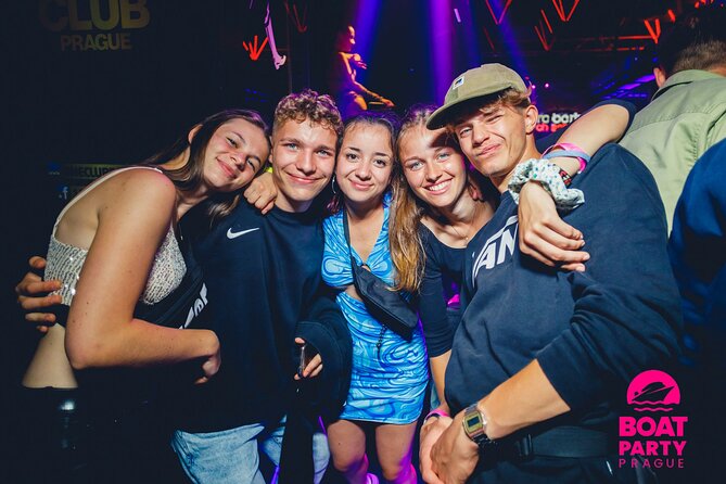 Boat Party in Prague - The 2-hour Vltava cruise at night