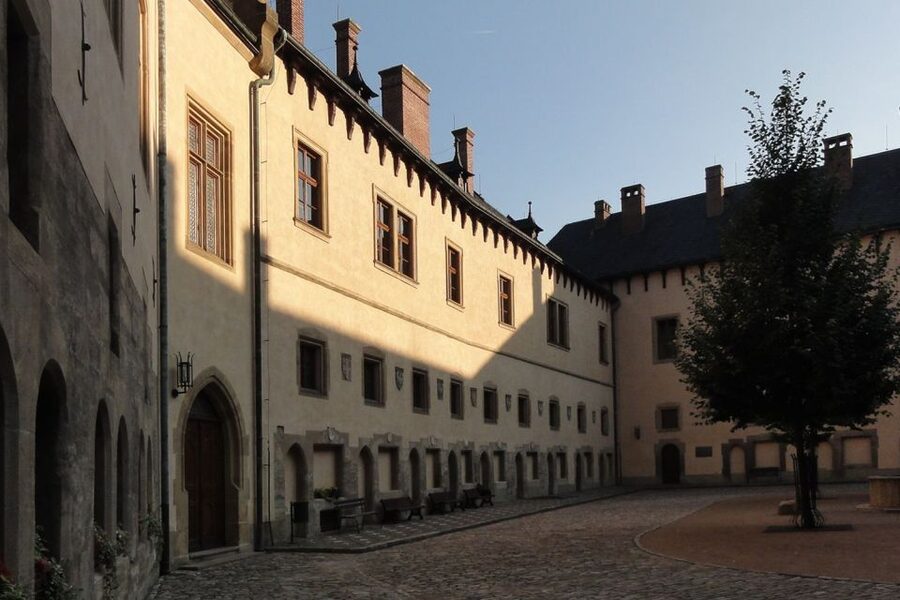 Bone Church and Kutna Hora Private Tour from Prague - Sedlec Ossuary Bone Church: seeing about 40,000 bones with context