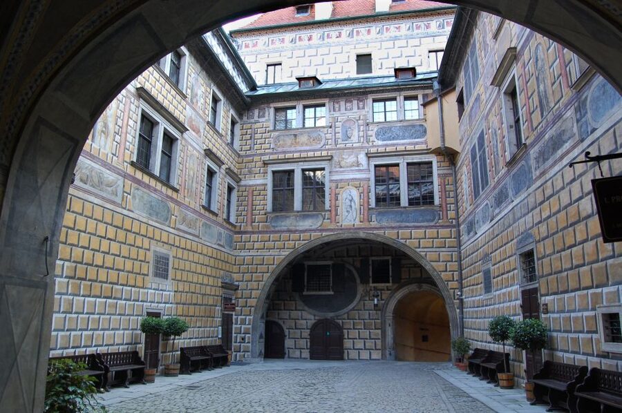 Český Krumlov: 2 Hour Private Walking Tour with Guide - Bear Moat and the castle edge, seeing defense without overload