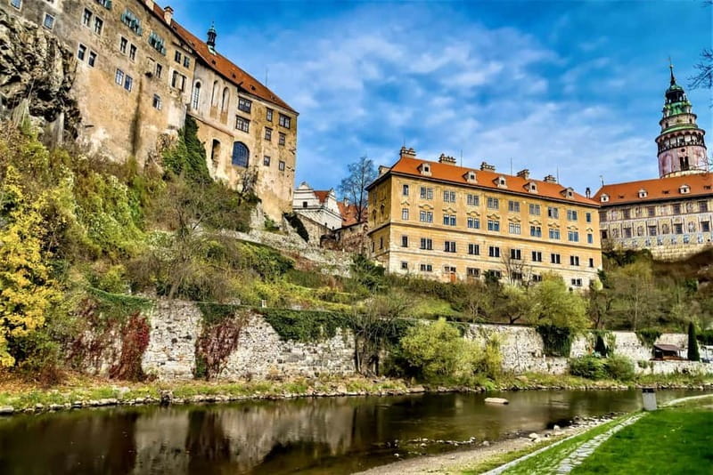 Cesky Krumlov: Express Walk with a Local in 60 minutes - From Český Krumlov Castle to Cloak Bridge: the core highlights