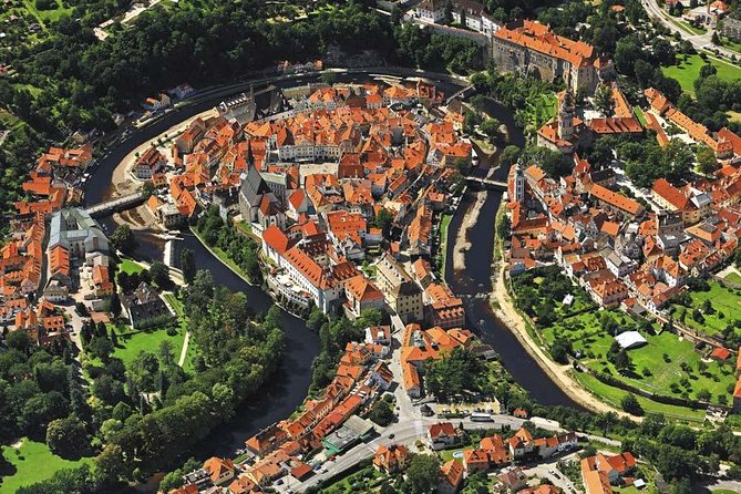 Cesky Krumlov Full day tour from Prague and back - Český Krumlov castle complex: 5 courtyards, story time, and no interiors