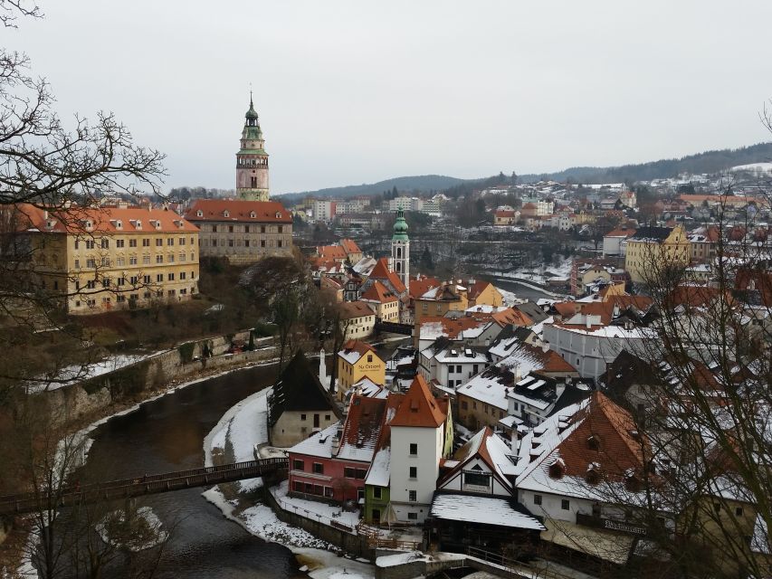 Český Krumlov - FULL DAY TRIP WITH LIVE GUIDE - Getting there from Prague: the 2.5-hour coach ride that sets the pace