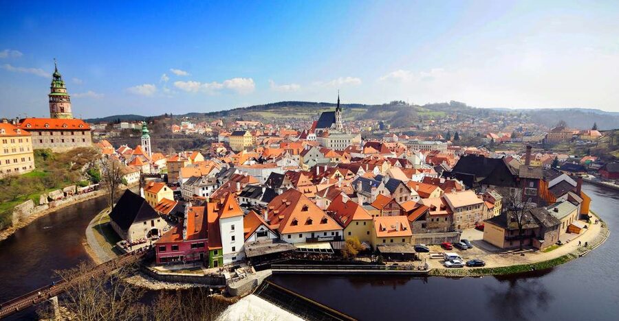 Český Krumlov - FULL DAY TRIP WITH LIVE GUIDE - Meet at the yellow kiosk: your starting point matters more than you think