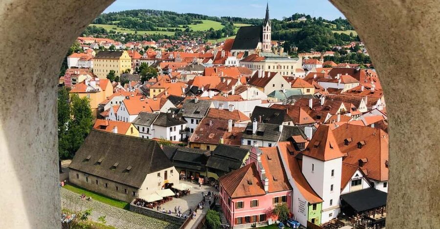 Cesky Krumlov: Insta-Perfect Walk with a Local - Why a local-run photo walk beats a bus tour in Cesky Krumlov