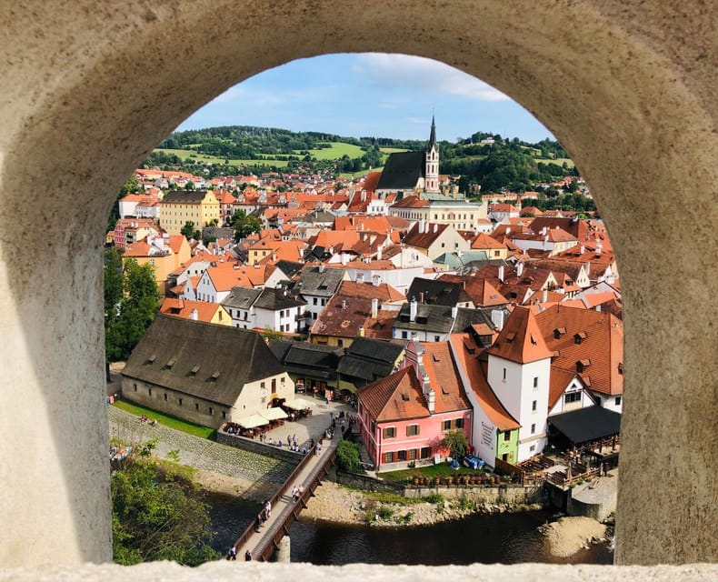 Cesky Krumlov: Insta-Perfect Walk with a Local - Meeting at the Moldavite Museum and setting your focus