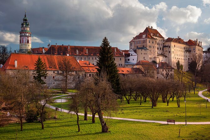 Cesky Krumlov Scavenger Hunt & Highlights Self Guided Audio Tour - How the self-guided hunt works in Cesky Krumlov