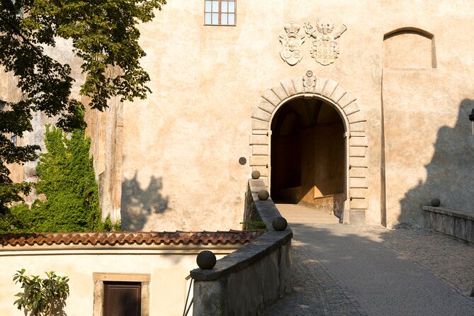 Cesky Krumlov Scavenger Hunt & Highlights Self Guided Audio Tour - Your 2-hour route: 1.6 km of clues and landmarks