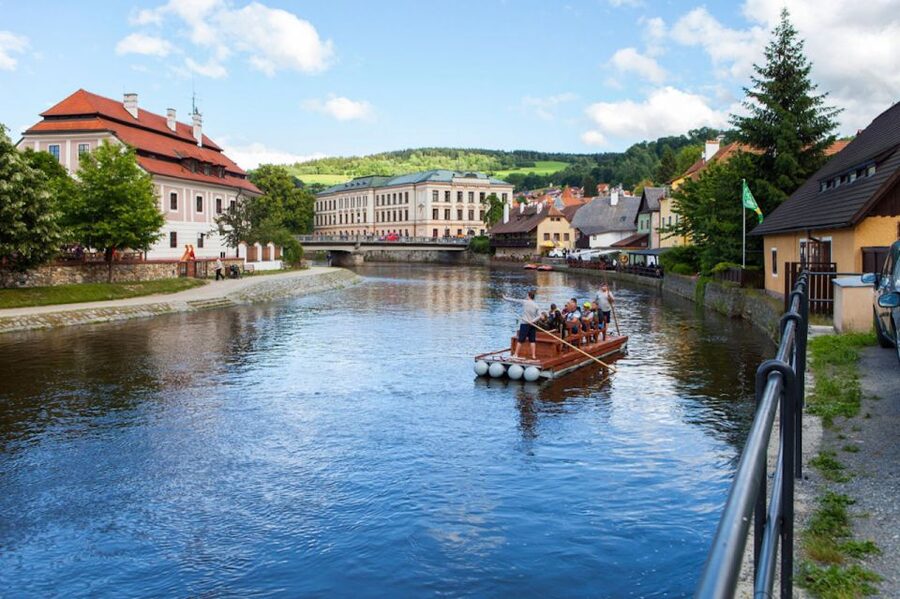 Český Krumlov: Wooden Raft River Cruise - Entering Cesky Krumlov by Water, Not Foot