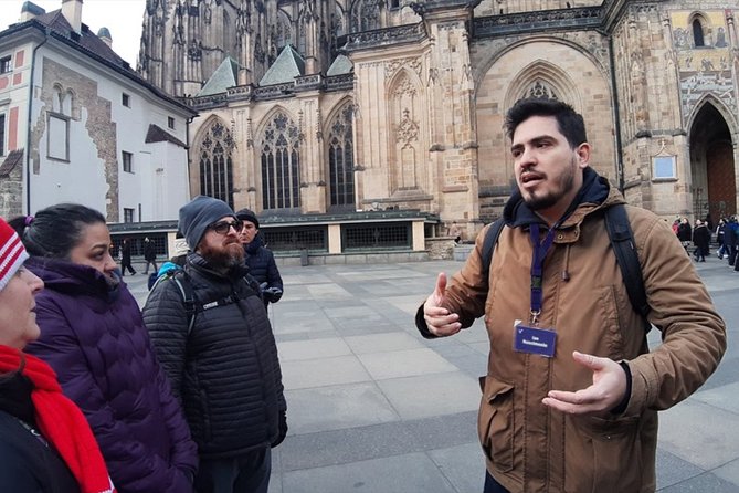 Charles Bridge and Prague Castle Walking Tour - St. Vitus Cathedral: a guided visit that helps you see faster