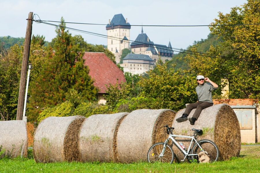 Coutryside bike tour to Karlstejn Castle. - Returning by train and finishing with New Town snacks
