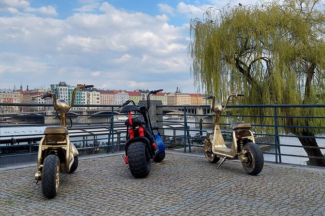 Create your own route on eScooter and enjoy Prague on wheels! - The panoramic viewpoint stop: snack potential with Malinovka