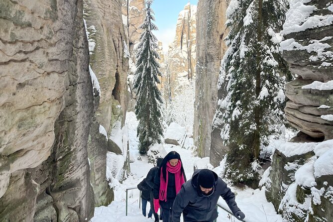 Discover Bohemian Paradise: Authentic Easy Hike, Castle & Brewery - Hrubá Skála Castle: A Fairytale Lunch With Big Views