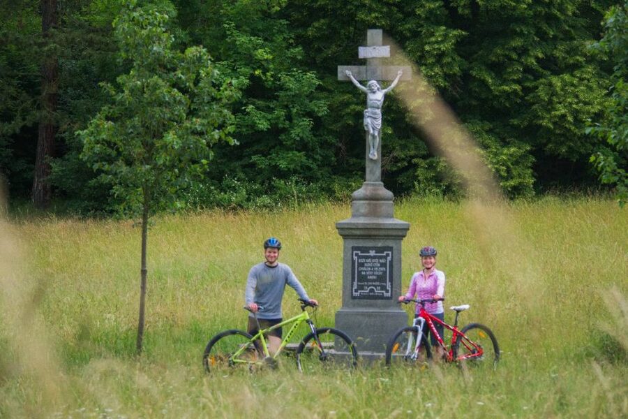 E-Bike Day Trip: Visit a Roman Castle and Taste Craft Beer - Lunch and Craft Beer: Where the Day Feels Local