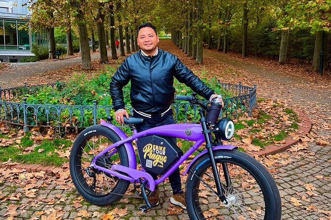 E-BIKE TOUR: 10 Must-See Landmarks & Viewpoints in Prague 1-8per. - Jewish Quarter and the Astronomical Clock, fast but meaningful
