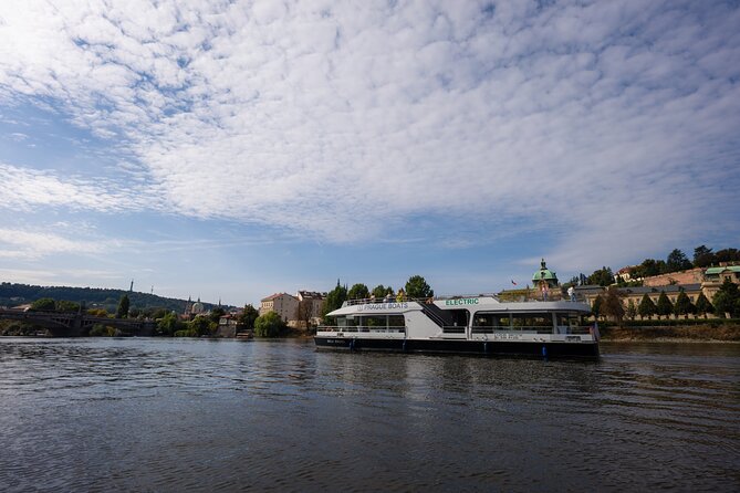 Evening Eco Cruise With a Glass of Prosecco in Bohemia - The onboard guide: 13 languages, phone-based learning, and the audio reality check