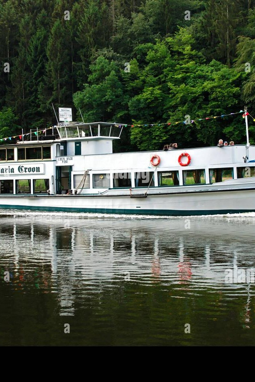 Exclusive Christmas cruise with Christmas Eve buffet - Book it if you want Prague by night, not just Prague on a map