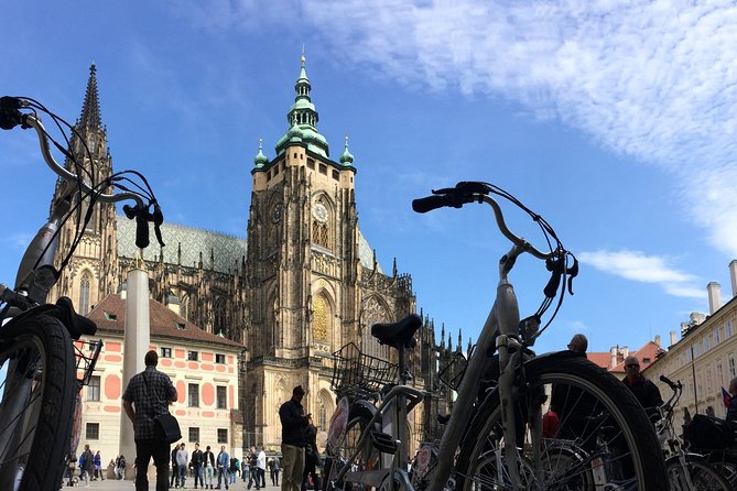 FAT TIRE E-BIKE GREAT TOUR - river, parks & panoramic views tour - Electric help between parks and Prague Castle hills