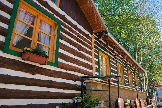 Folk Dinner Experience in Prague with Transportation - The Czech menu choices, vegetarian, pork, or chicken