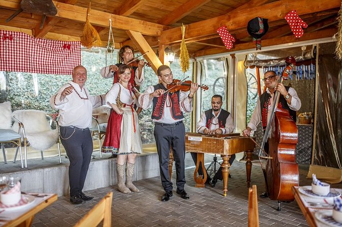 Folklore Dinner with Unlimited Drinks 4course Menu - Unlimited drinks explained, what is included and how it feels