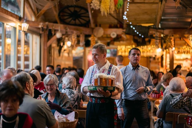 Folklore Evening with Music and Dinner - Room setup: sound, screens, and how to choose your spot