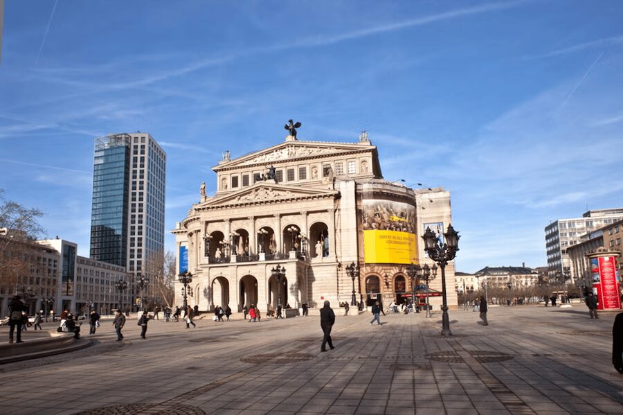 Frankfurt: Guided tour of Frankfurt - St. Bartholomew Cathedral: the Imperial Church stop