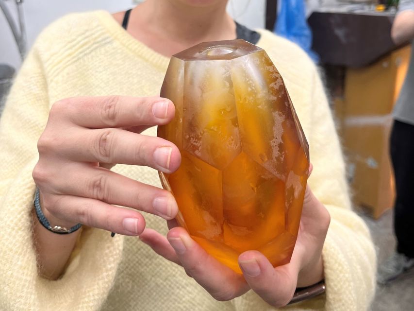 From Prague: Bohemian Glass Crystal Private Tour with Lunch - What you can buy and how to take it home