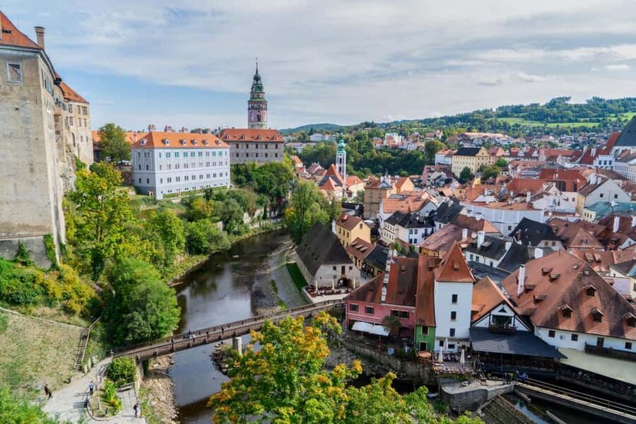 From Prague: Český Krumlov & Holašovice Village Day Tour - Lunch in Cesky Krumlov: Choosing Food With a View, Not a Tourist Squeeze