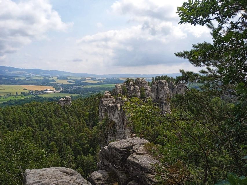 From Prague: Full-Day Bohemian Paradise Guided Hiking Trip - Hlavatice lookout, then Valdštejn Castle for the early payoff