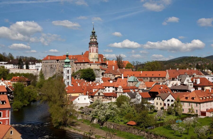 From Prague: Full-Day Český Krumlov Tour with Lunch - First taste of South Bohemia: Český Krumlov in guided and free time