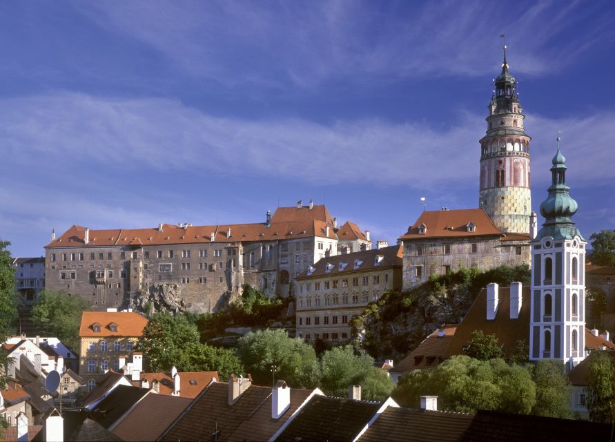 From Prague: Full-Day Český Krumlov Tour with Lunch - The Rožmberk family story, and what it adds to the castle visit