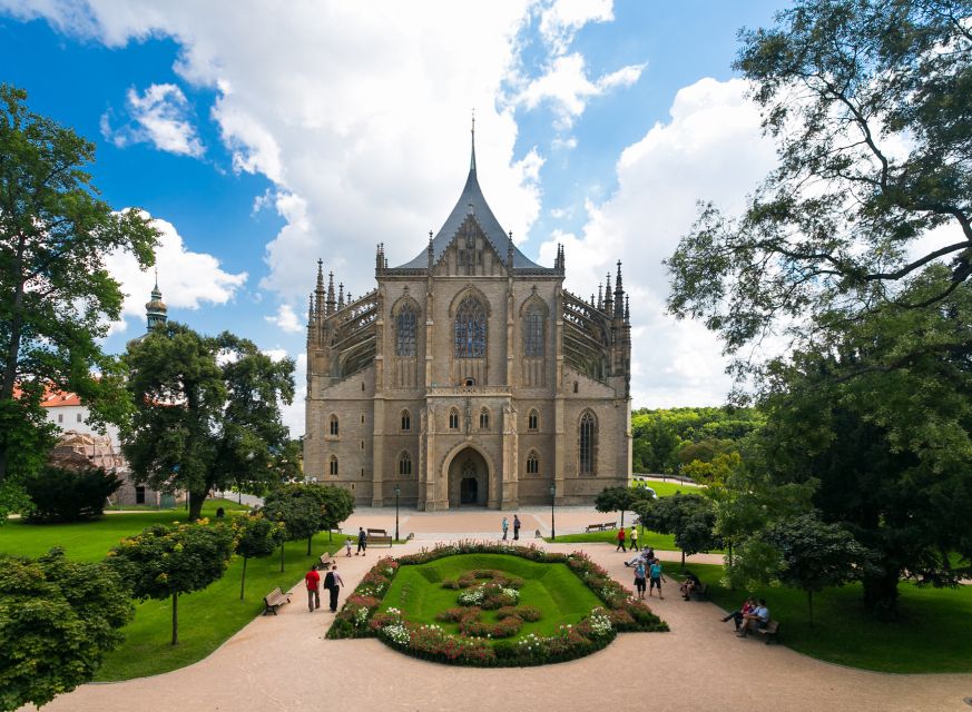 From Prague: Kutná Hora Day Excursion with Bone Church - Prague Pickup, Timing, and How to Find the Group