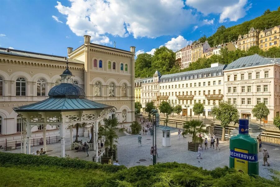 From Prague: One day trip to Karlovy Vary - Arriving in Karlovy Vary: How the Town Layout Helps Your Timing