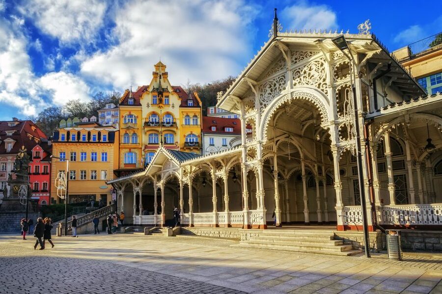 From Prague: Private Karlovy Vary & Crystal Factory Tour - Prague to Karlovy Vary by private car: why the transfer matters