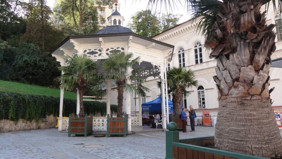 From Prague: Private Karlovy Vary & Crystal Factory Tour - Walking tour of Karlovy Vary: what you should expect to see