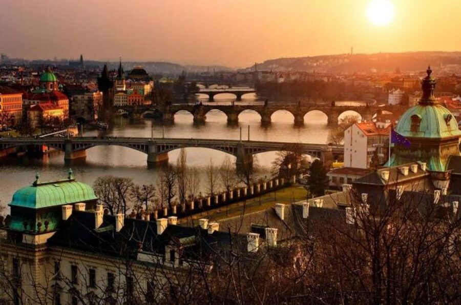 From Vienna: Prague Small-Group Guided Day Tour - From Vienna pickup to Prague, the day is built around timing