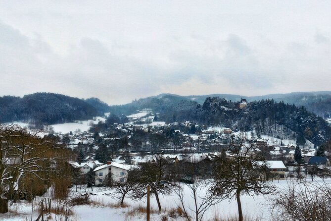 Full-Day Hiking in Bohemian Paradise Malá Skála near Prague - Guide Julia, friendly group energy, and help on rocky ground