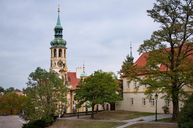 Full-Day Prague Tour with Prague Castle, Lunch and Vltava Cruise - Key points at a glance
