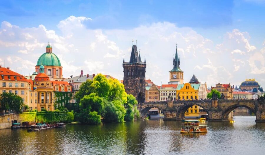 Full-Day Private Trip from Vienna to Prague - Prague Castle Complex And St Vitus Cathedral: First Views That Make Sense