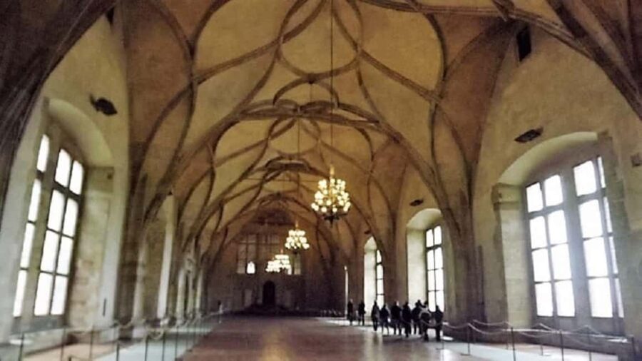 Get&Go:Prague Castle Ticket & E-Guide with Discount Vouchers - The Interior AudioGuide on Your Phone (Languages and Practical Controls)