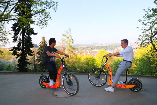 Grand City Tour of Prague on Cruiser e-Bikes or e-Scooters - Prague Castle and St. Vitus Cathedral: the fast way to understand the layout