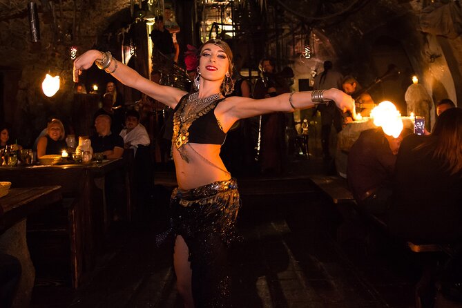 Historical Fantasy Show - How the show runs while you dine